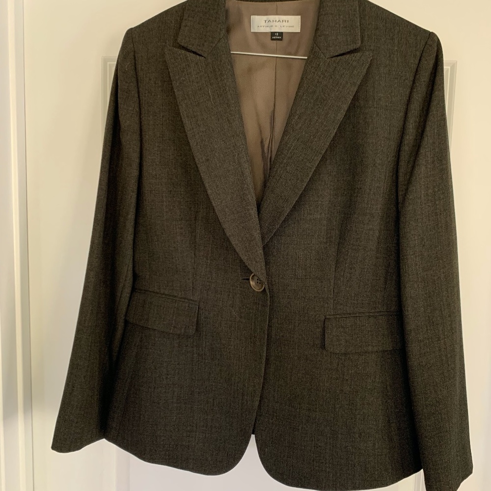 Almost new Tahari Pants Suit